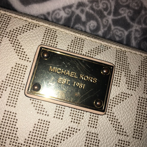 Michael Kors Wallet - Picture 2 of 7